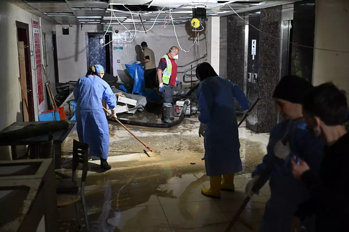 Araklı Hastanesi’nde Taşkın Çalışmaları Devam Ediyor