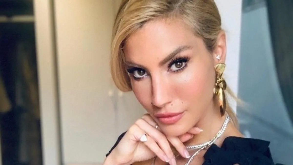 Çağla Şıkel oğlu Kuzey’in yanında kısa kaldı! Çağla Şıkel ile Emre Altuğ’un oğlu Kuzey yakışıklılığıyla mankenlere taş çıkardı!