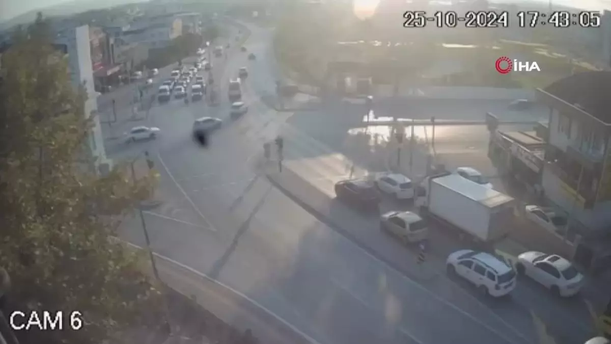 Ters Yönde Giden Ambulans Kazaya Neden Oldu