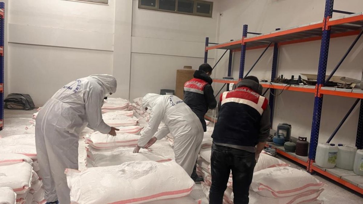 Bitlis’te zehir tacirlerine operasyon: Bebek pudrası içinde uyuşturucu çıktı