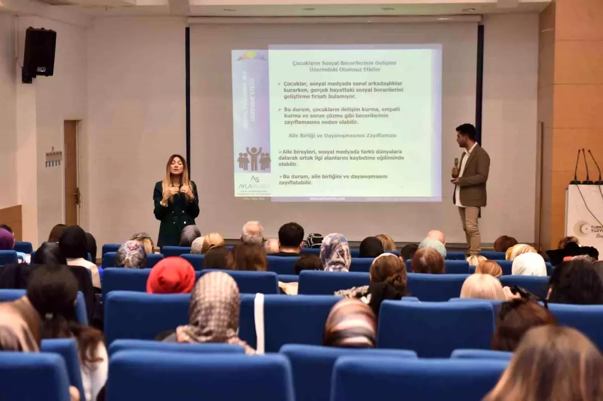 AK Parti’nin düzenlediği ‘Aile Sempozyumu’na büyük ilgi