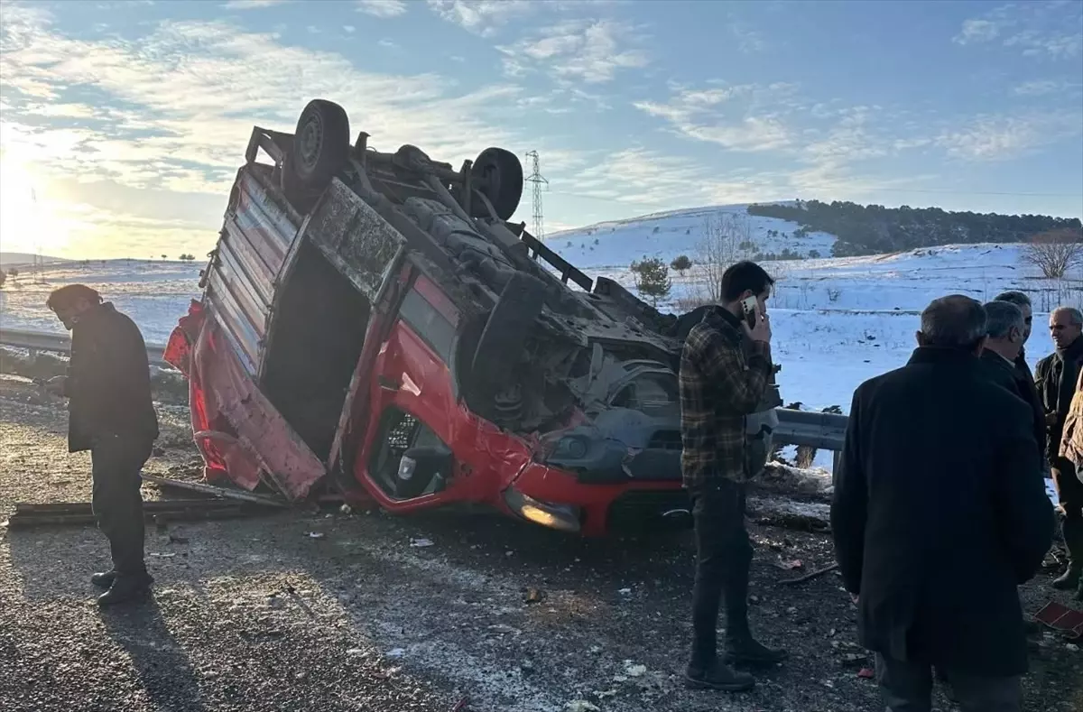 Ardahan’da Kamyonet ile Tır Çarpıştı