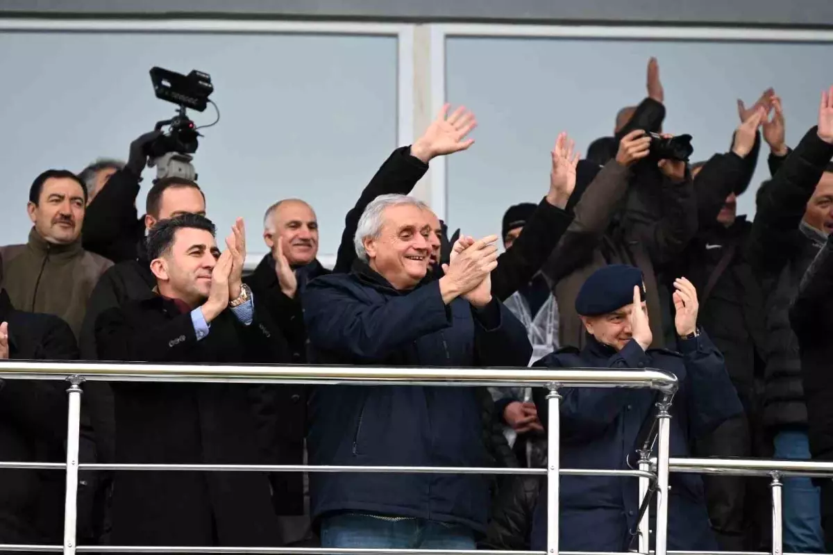 Bilecik Valisi Aygöl, Bozüyük’te Futbol Maçını İzledi ve Ziyaretler Gerçekleştirdi