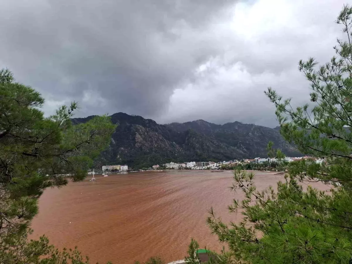 Marmaris’te Sağanak Yağışlar Hayatı Olumsuz Etkiliyor
