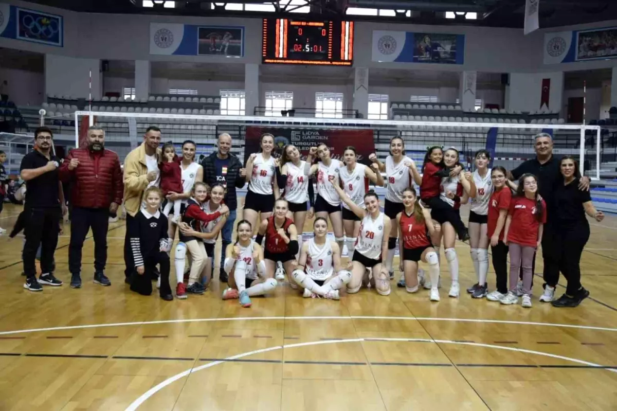 Turgutlu Kadın Voleybol Takımı, Akhisargücü’nü 3-1 Geyip Yedinci Galibiyetini Aldı