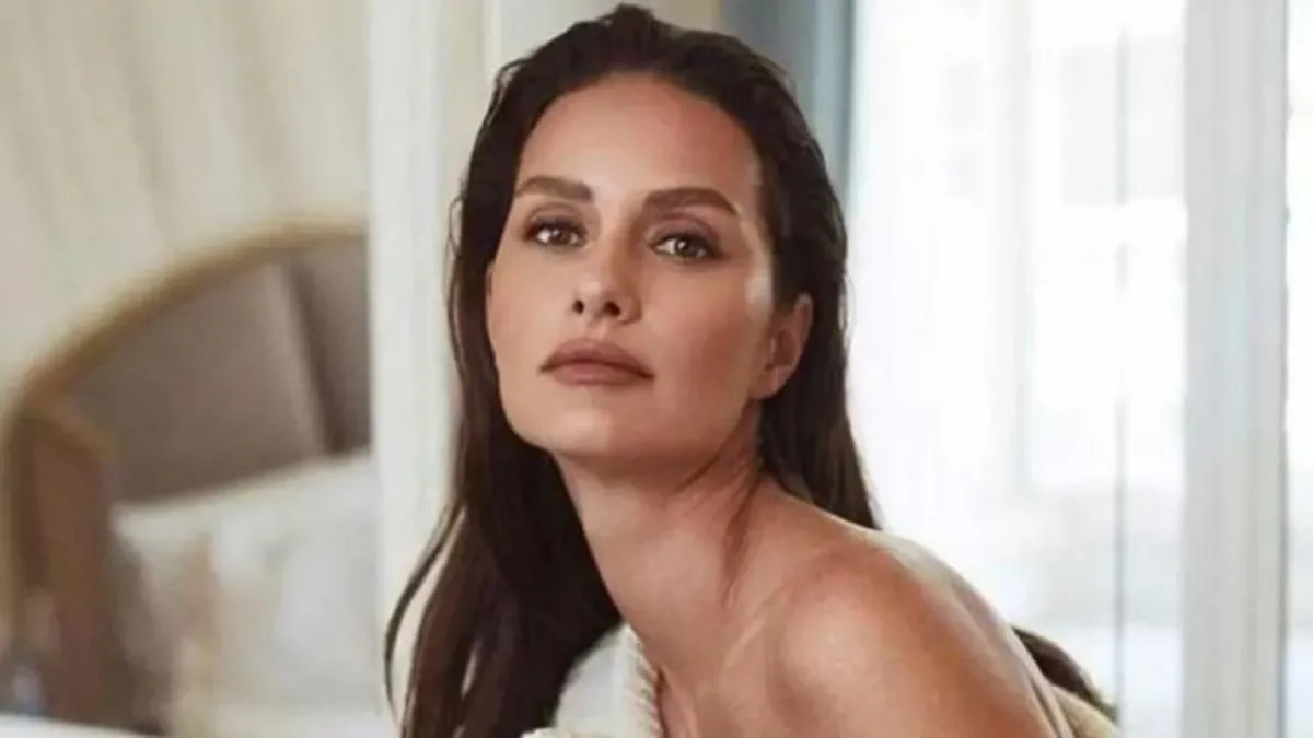 Yasemin Özilhan’ın gri tarzı çok konuşuldu: Bir önceki versiyonun daha da iyisi!