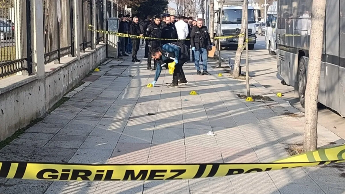 Dolmuş şoförleri arasındaki kavgada iki kişi ağır yaralandı!