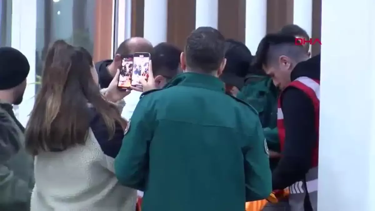 Icardi İstanbul’a döndü, herkes yanındaki güzele baktı