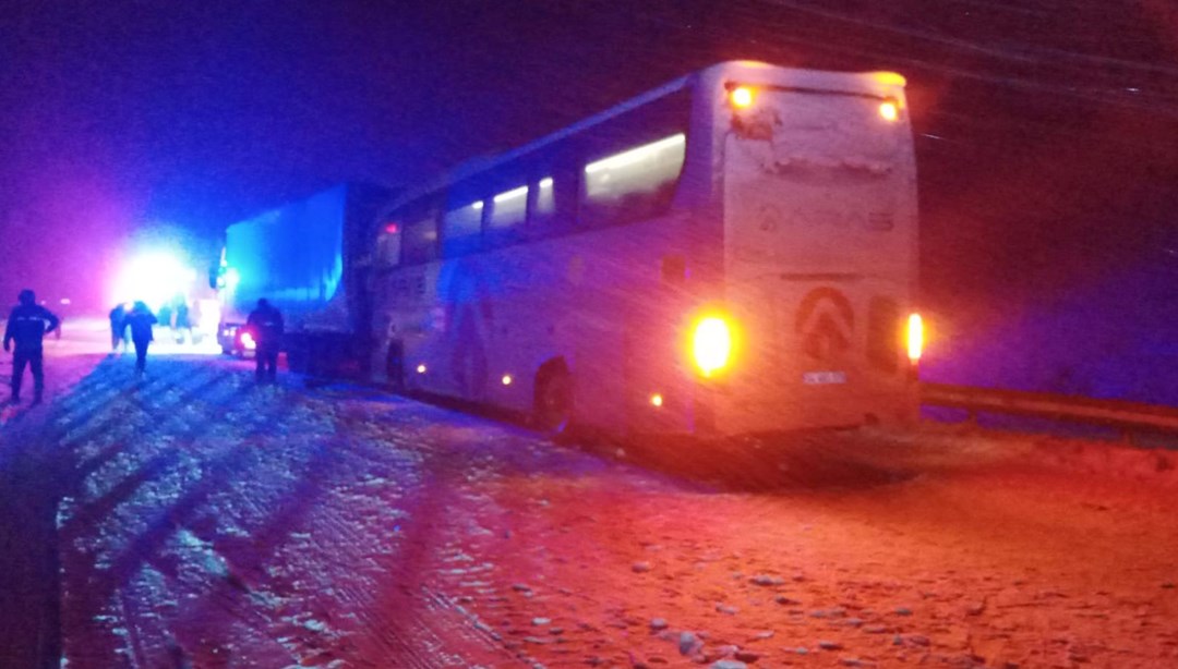 Sivas’ta yolcu otobüsü kazası: Ölü ve yaralılar var