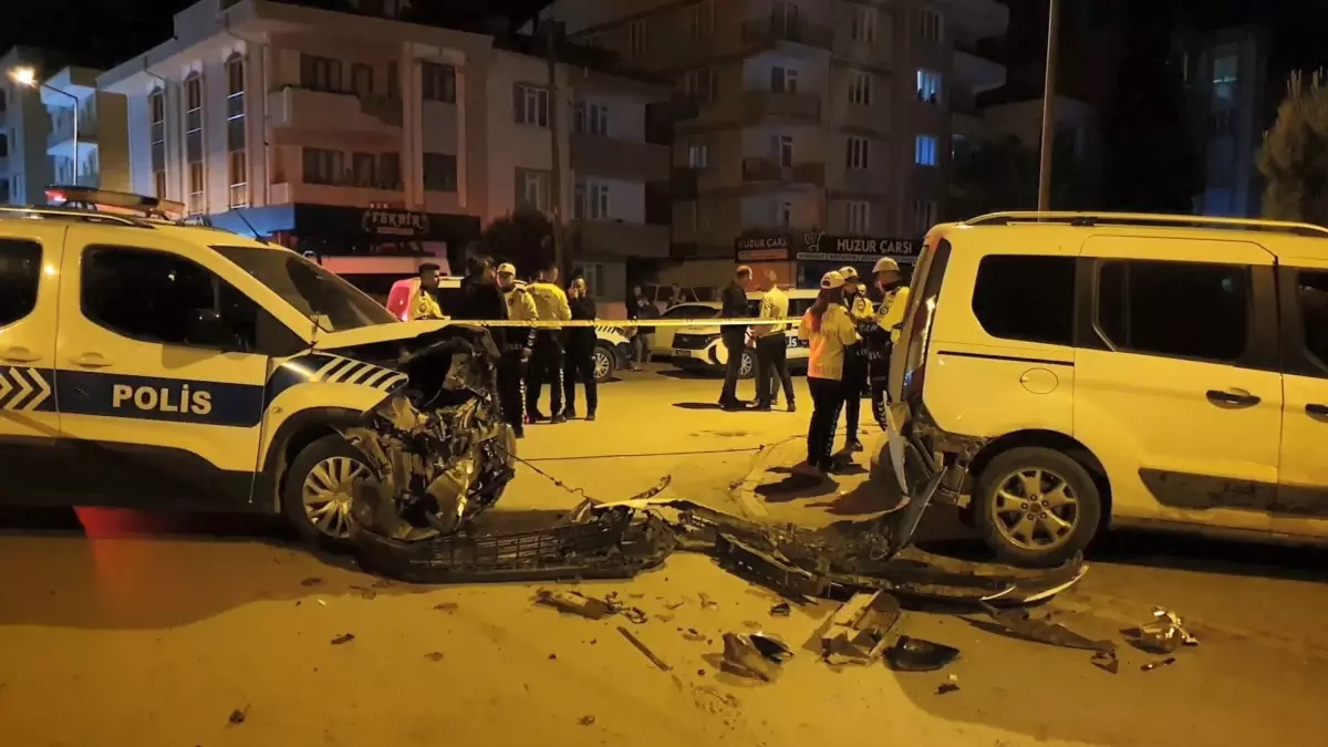 İnegöl’de Zincirleme Kaza: 2 Polis Yaralandı
